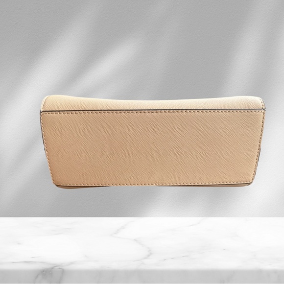 Michael Kors Medium crossbody - Picture 4 of 7